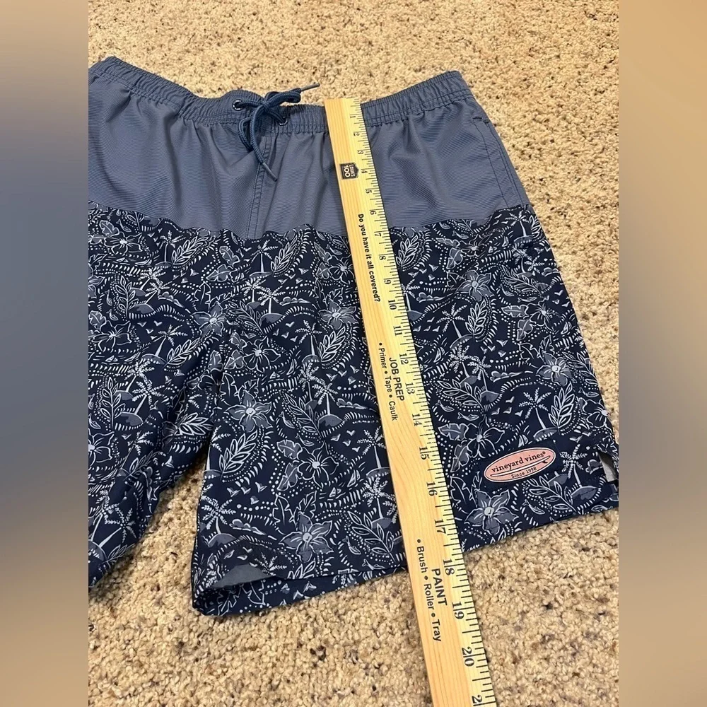 Vineyard Vines Swim Trunks Mens Sz Large Tropical Print Board Shorts Polyester